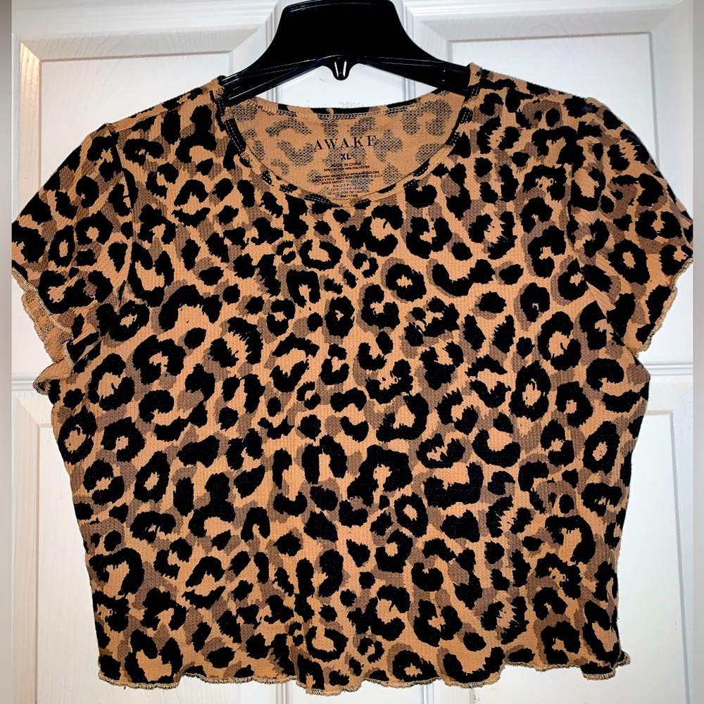 Women’s XL Cropped Cheetah Print Tee